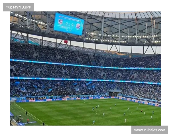 大连英博与上海申花激烈对决 上演精彩瞬间与战术较量 大连英博与上海申花激烈对决 上演精彩瞬间与战术较量